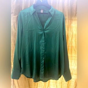 H&M emerald green oversized satin button down
